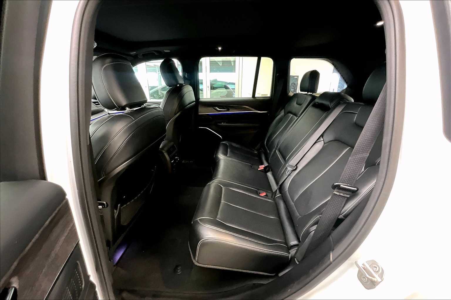 2022 Jeep Grand Cherokee Overland photo 19