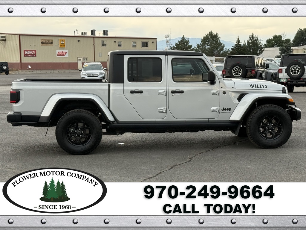 2024 Jeep Gladiator Willys photo 8