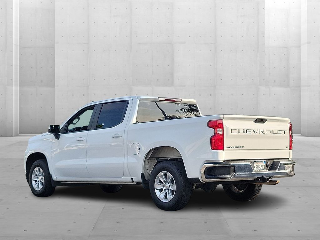 2021 Chevrolet Silverado 1500 LT photo 2