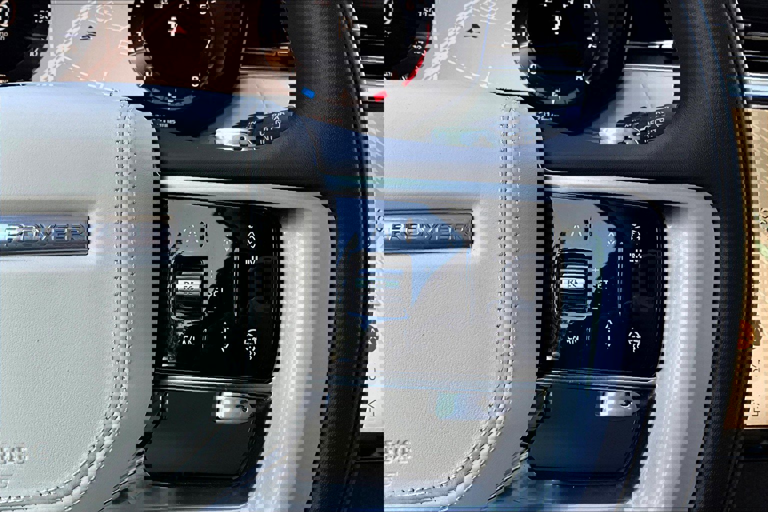 2025 Land Rover Range Rover SE photo 24