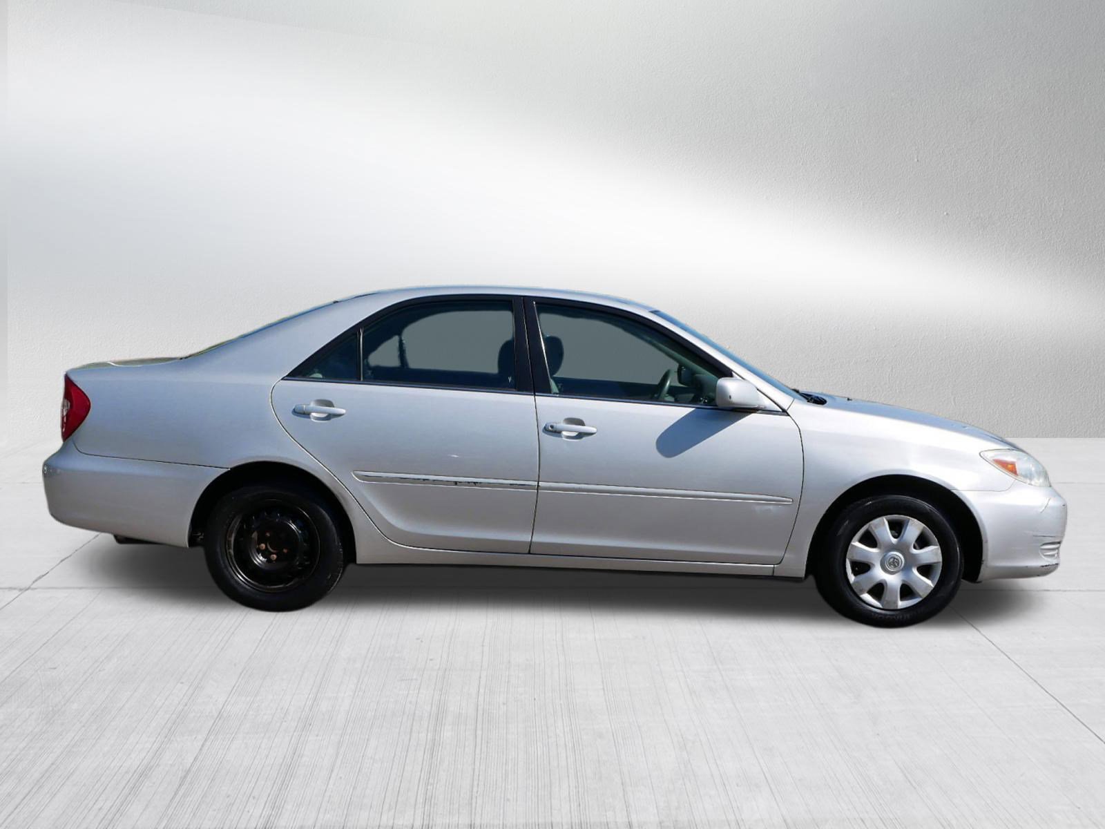 2004 Toyota Camry LE photo 8