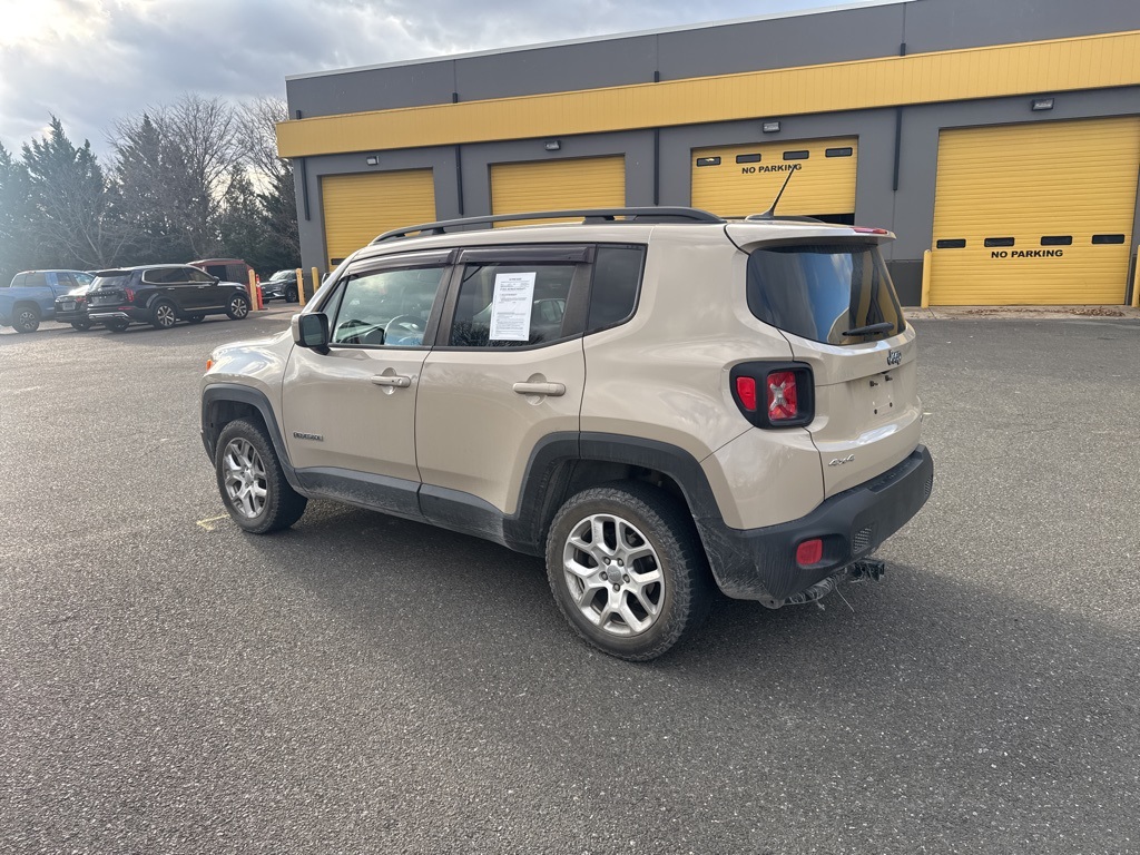 2016 Jeep Renegade Latitude photo 2