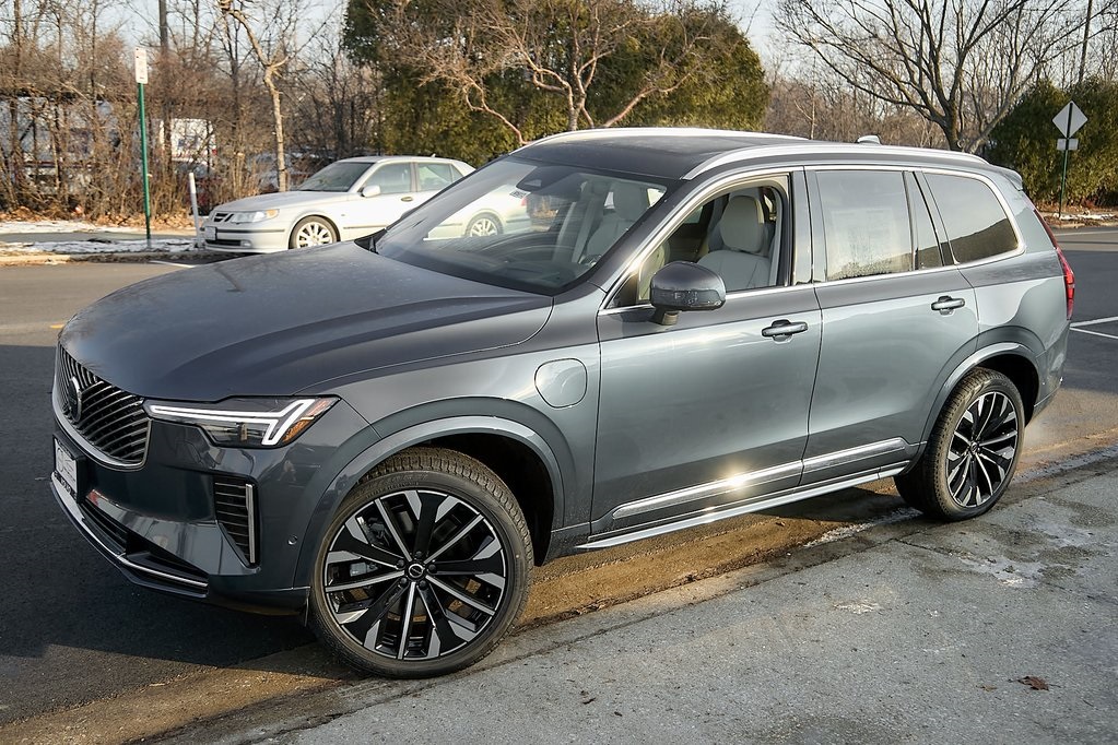 2026 VOLVO XC90 - Image 2
