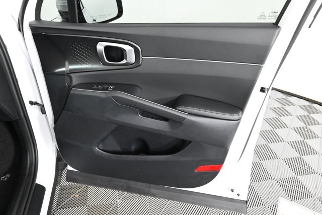 2026 Kia Sorento LX photo 3