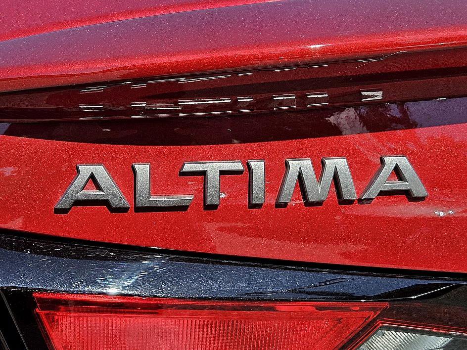 2024 Nissan Altima SR photo 13