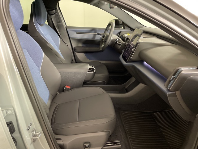 2025 Volvo EX30 Plus photo 28