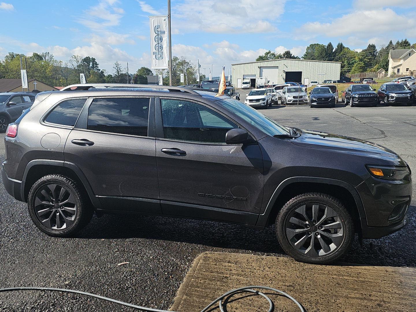 2021 Jeep Cherokee 80th Anniversary Edition photo 4
