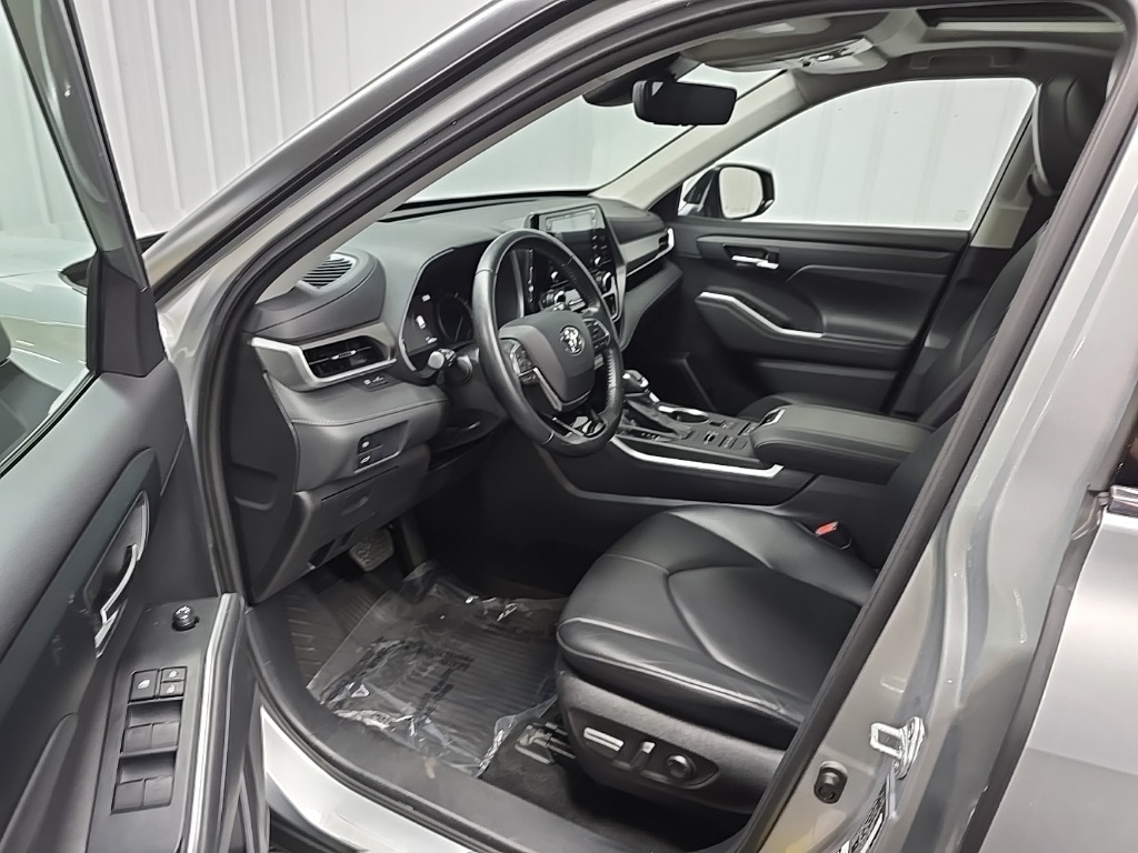 2021 Toyota Highlander XLE photo 27
