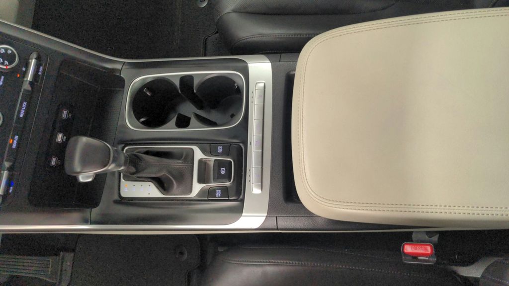2024 Kia Carnival LX photo 19
