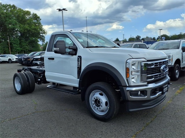 2025 Ford F-550 Super Duty Chassis Cab XL's photo