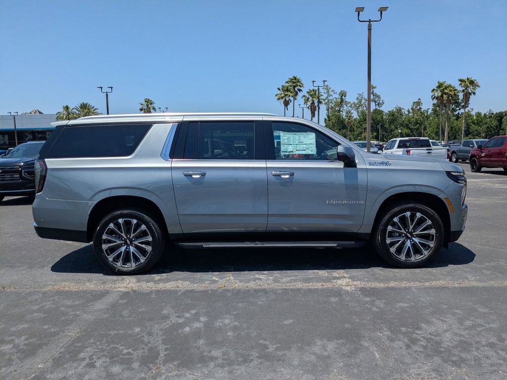 2025 Chevrolet Suburban High Country photo 3