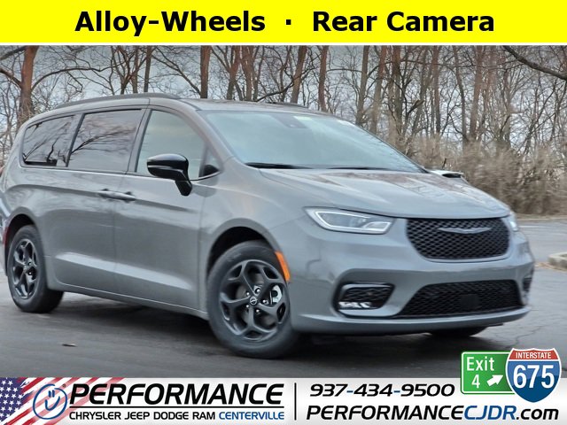 2025 Chrysler Pacifica PHEV Select's photo