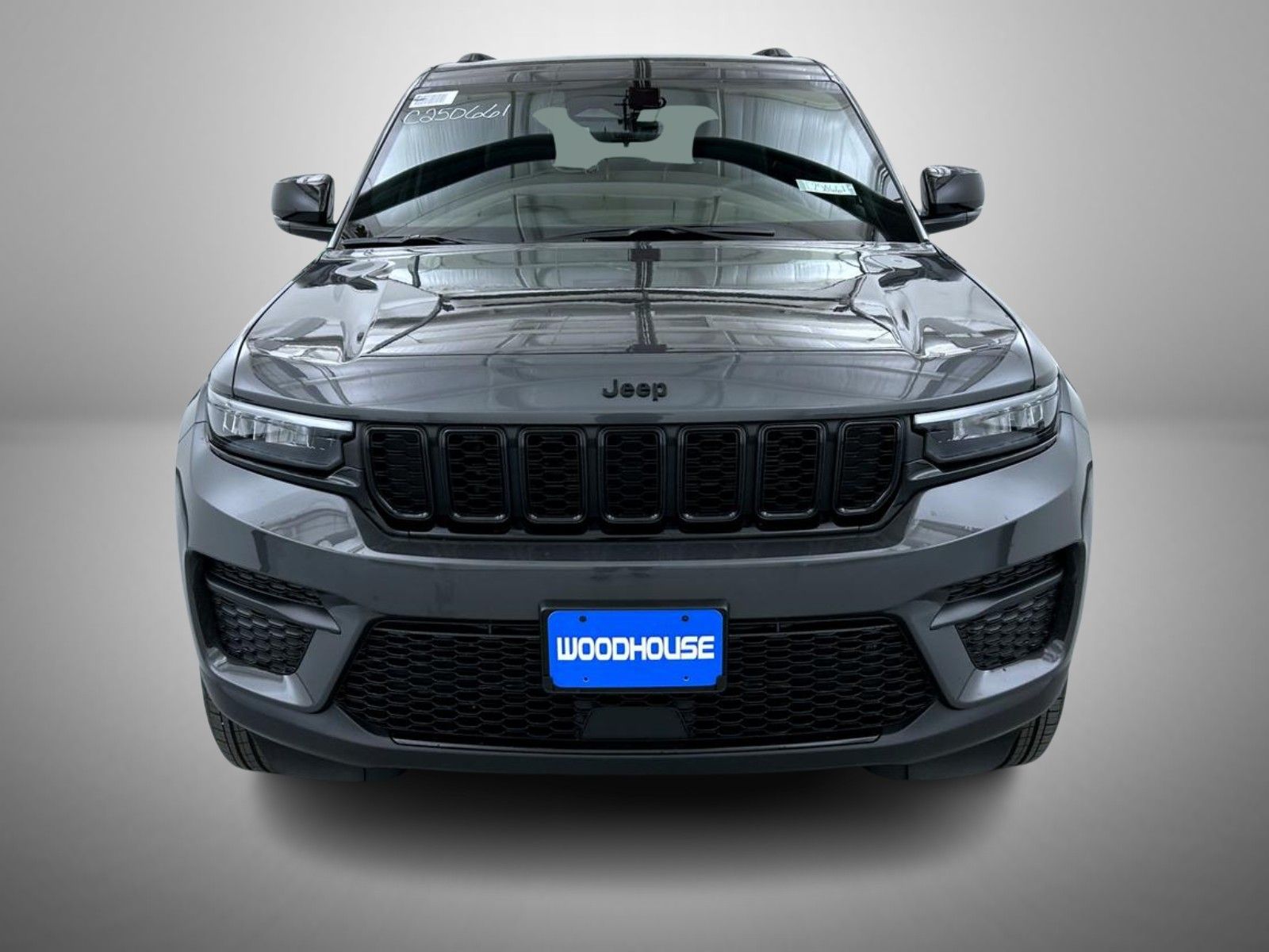 2025 Jeep Grand Cherokee Altitude photo 2