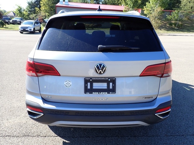 2022 Volkswagen Taos SE photo 3