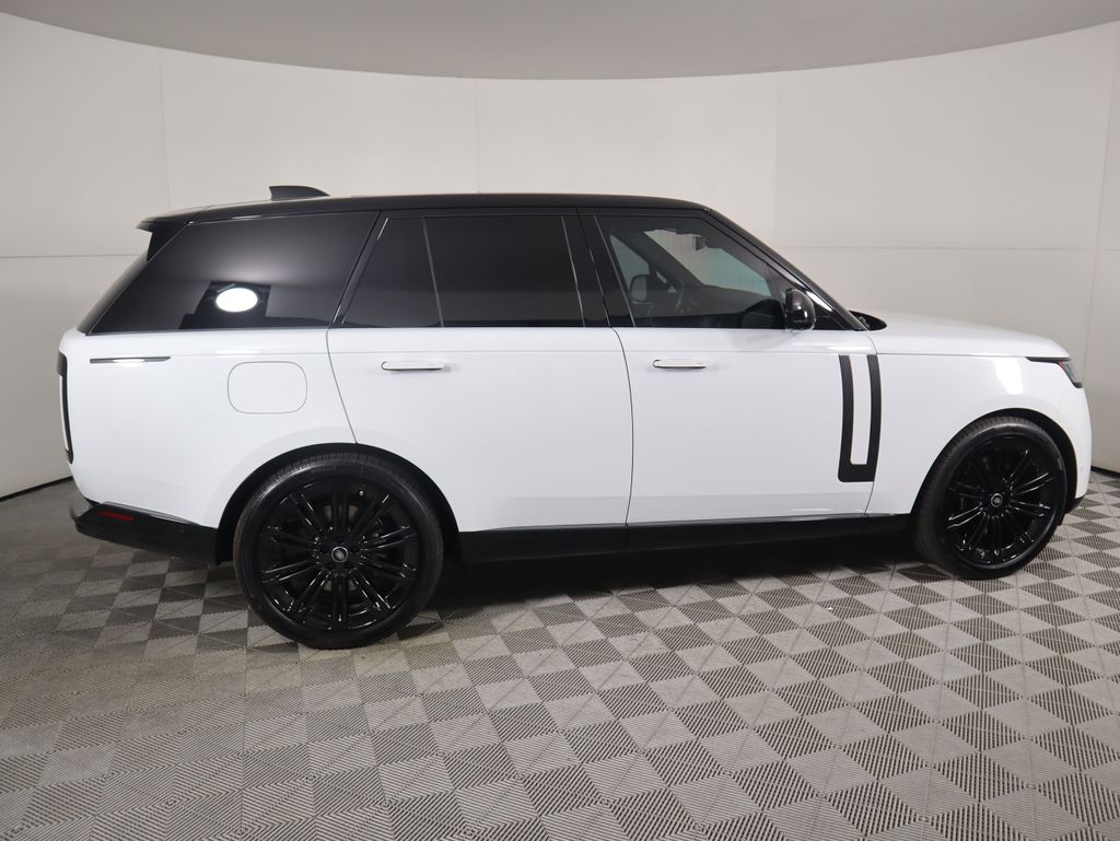 2025 Land Rover Range Rover SE photo 4
