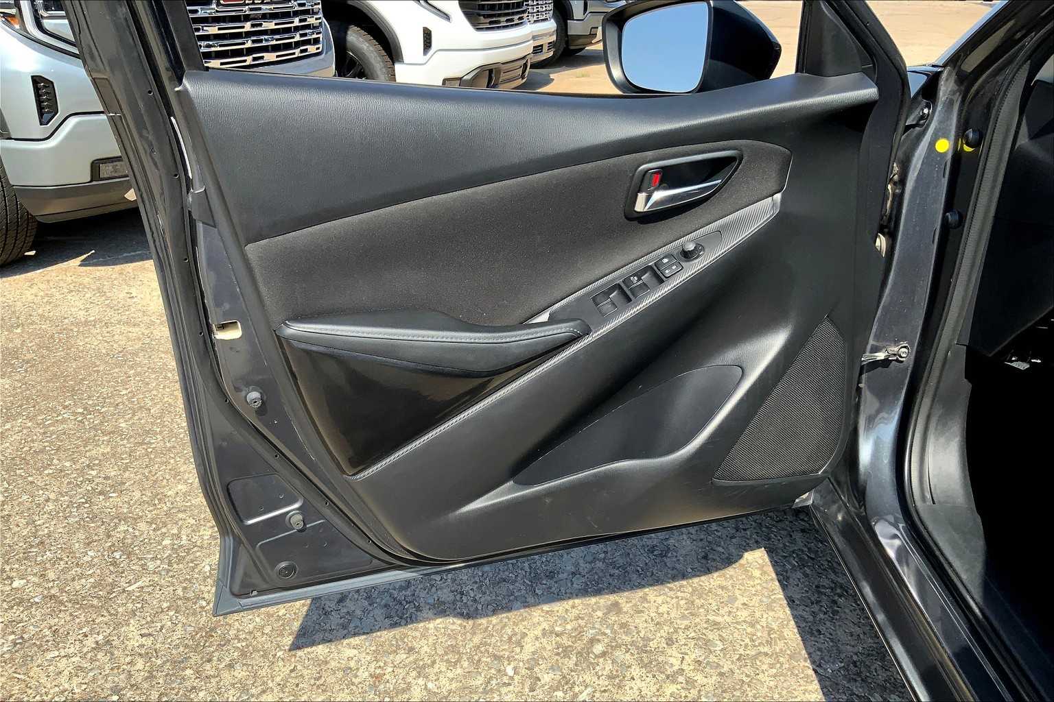2017 Toyota Yaris iA photo 18