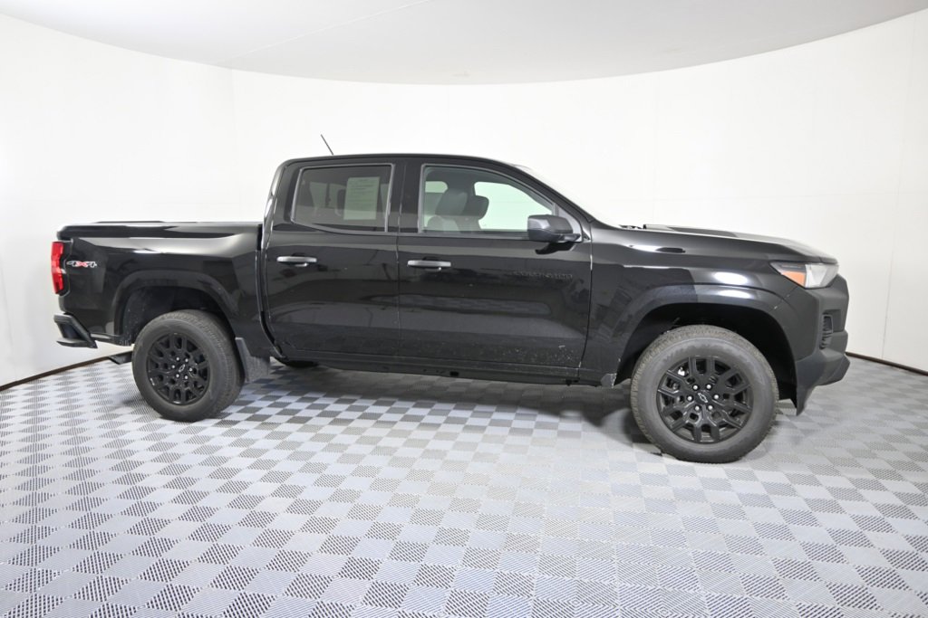 2025 Chevrolet Colorado Work Truck photo 9