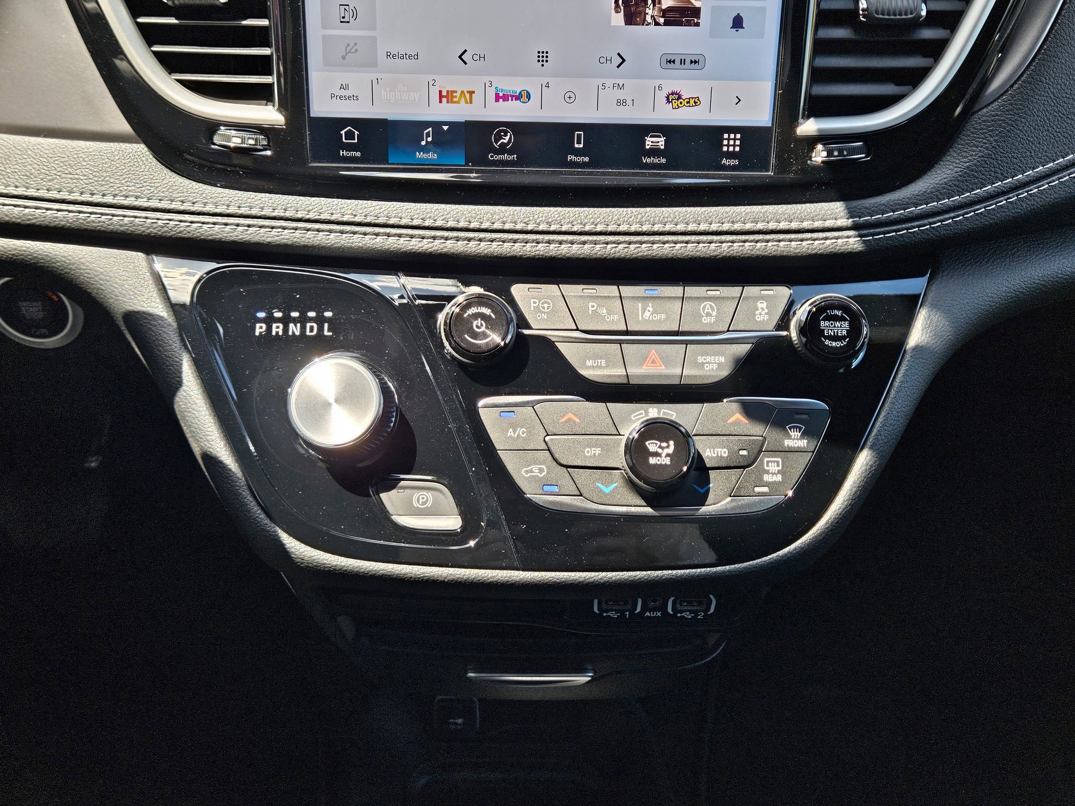 2025 Chrysler Pacifica photo 11