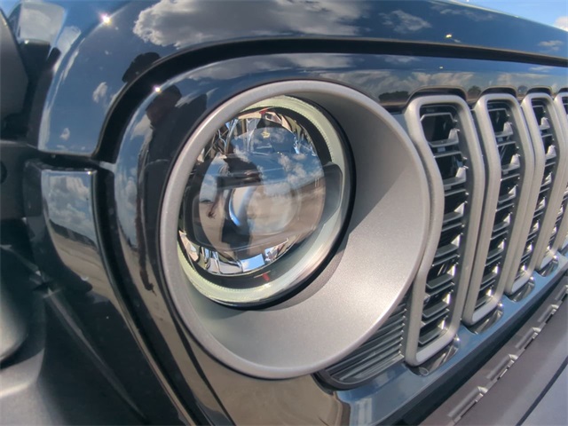 2025 Jeep Gladiator Mojave photo 2