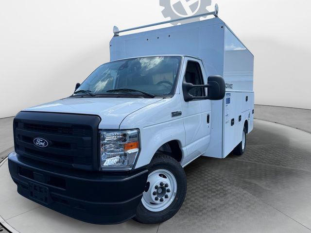 2026 Ford E-Series Cutaway Base's photo