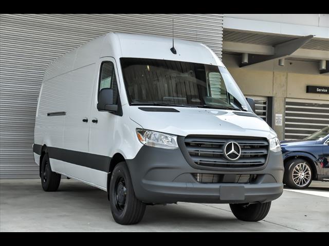 2025 Mercedes-Benz Sprinter Crew Van Base's photo