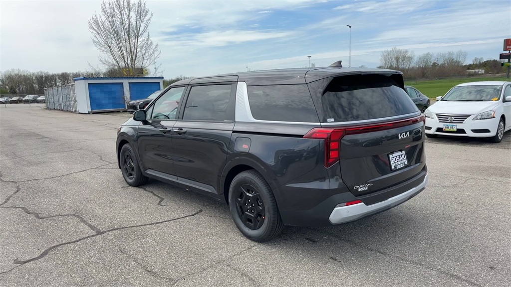 2025 Kia Carnival LXS photo 6