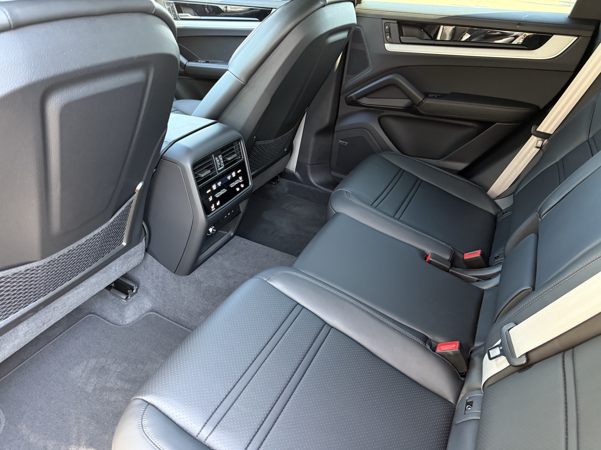 2025 Porsche Cayenne E-Hybrid Coupe photo 26