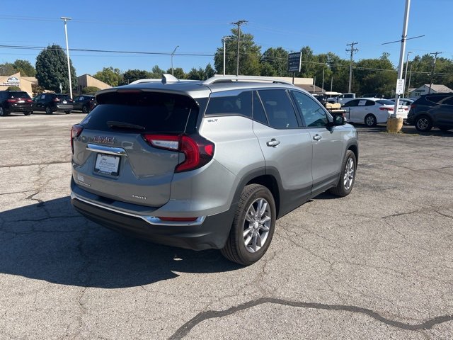 2024 Gmc Terrain SLT photo 2