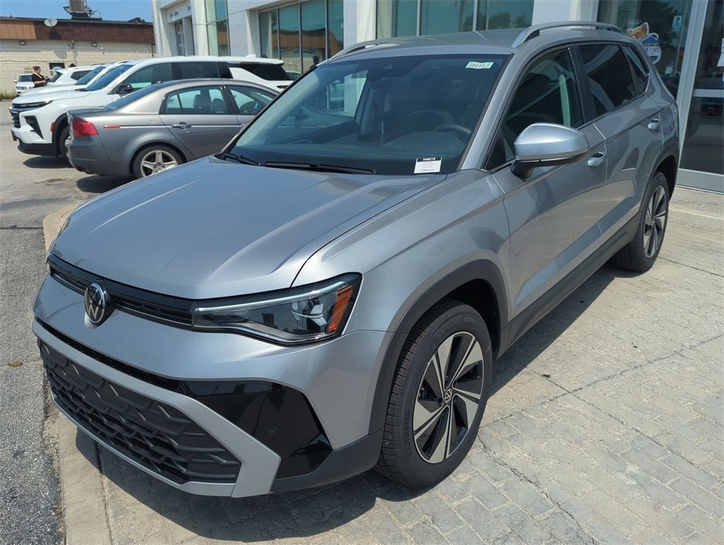2025 Volkswagen Taos SE photo 4