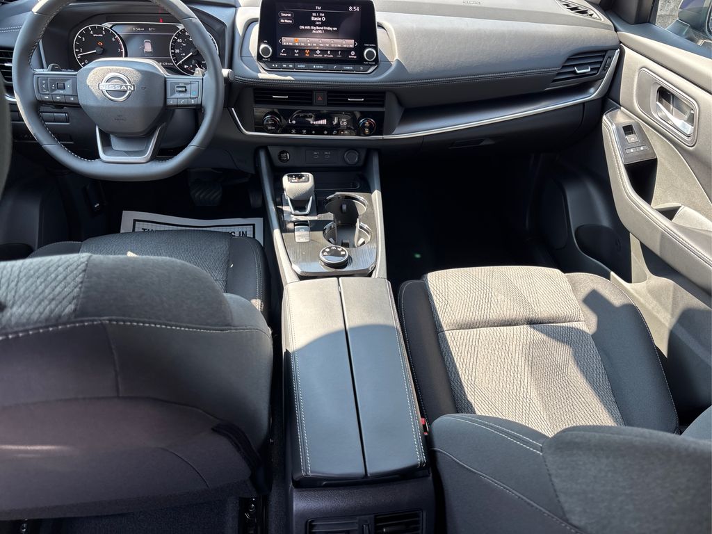 2026 Nissan Rogue SV photo 18