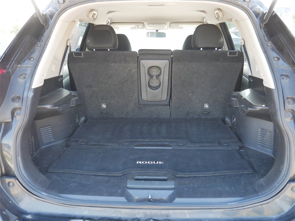 2017 Nissan Rogue SV photo 12