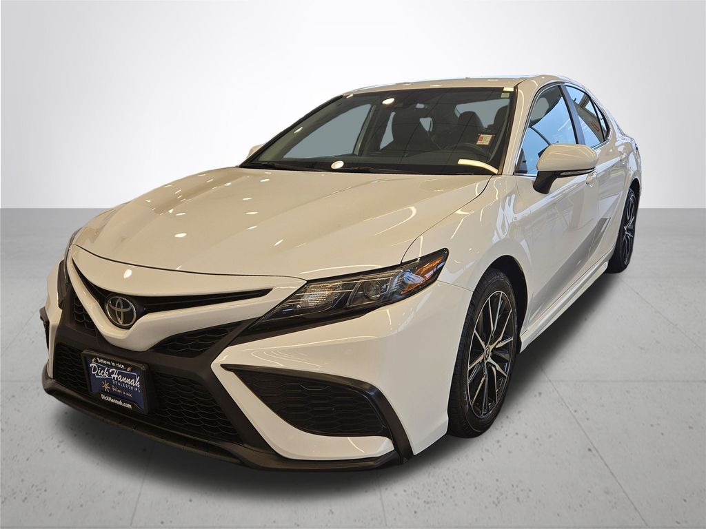2022 Toyota Camry SE photo 2