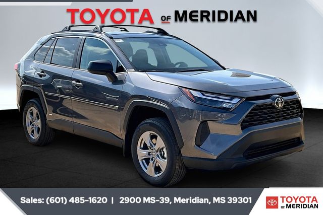 2025 Toyota RAV4 LE's photo