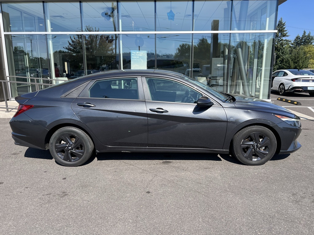 2022 Hyundai Elantra SEL photo 6