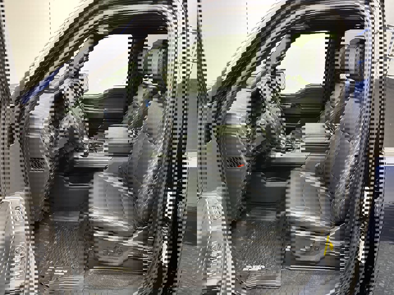 2024 Ford F-150 XLT photo 3