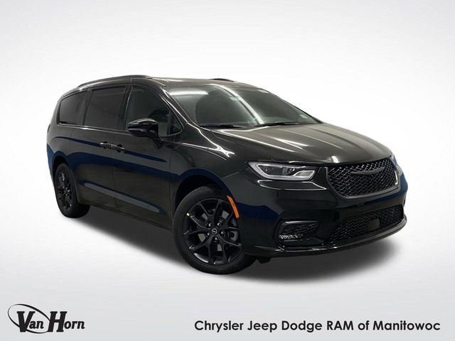 2026 Chrysler Pacifica Select's photo