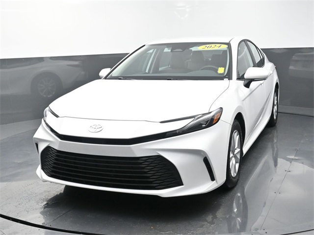 2025 Toyota Camry LE photo 3