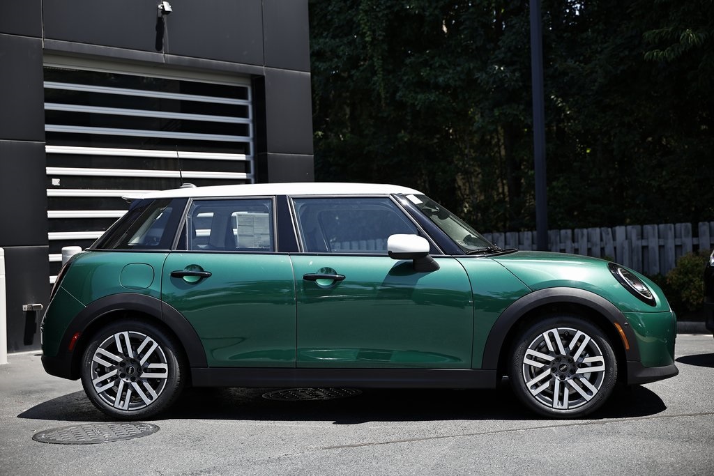 2025 Mini Cooper 4 Door Hardtop Signature photo 3