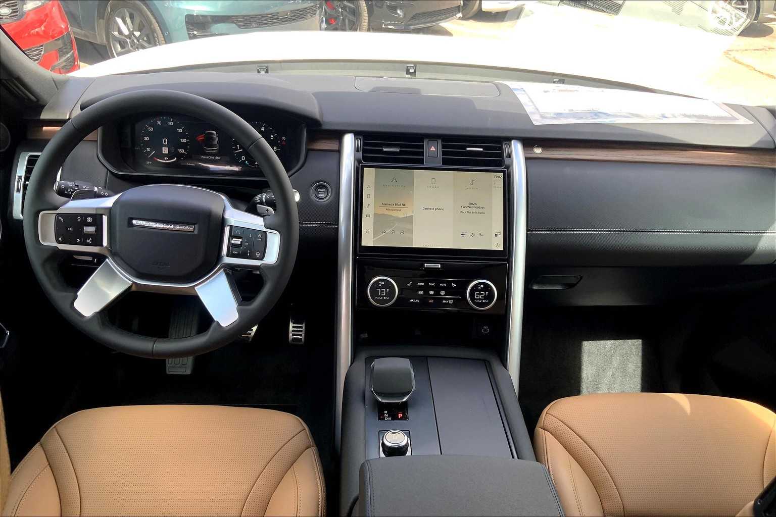 2025 Land Rover Discovery SE photo 5