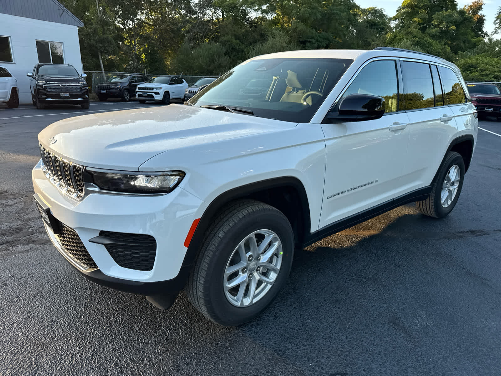 2025 Jeep Grand Cherokee Laredo X photo 3