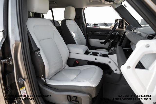 2025 Land Rover Defender 110 S photo 33