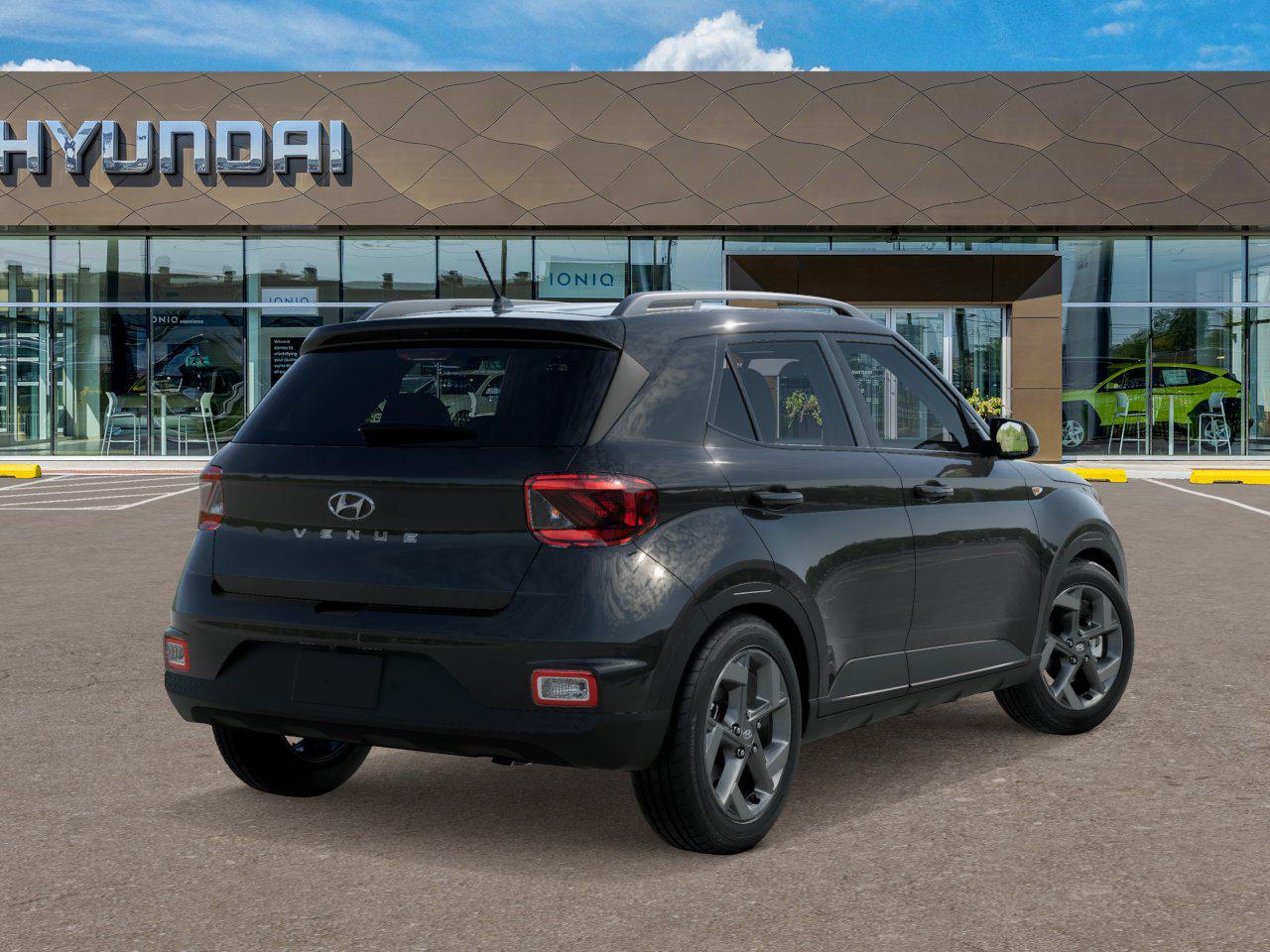 2025 Hyundai Venue SEL photo 16