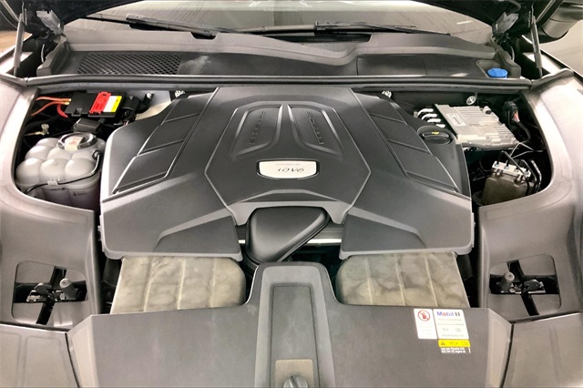 2022 Porsche Cayenne Platinum Edition photo 24