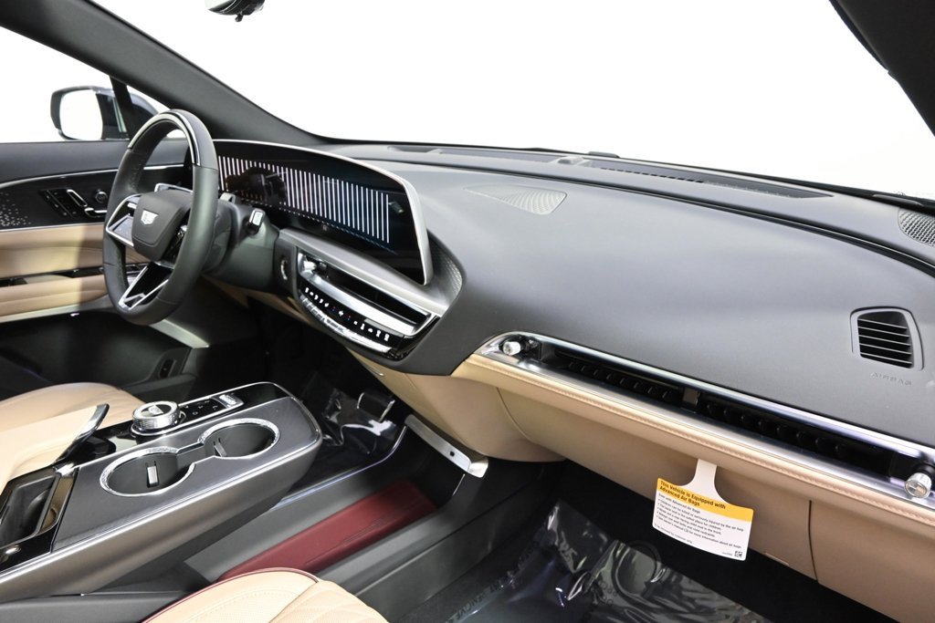 2025 Cadillac Lyriq Sport photo 8