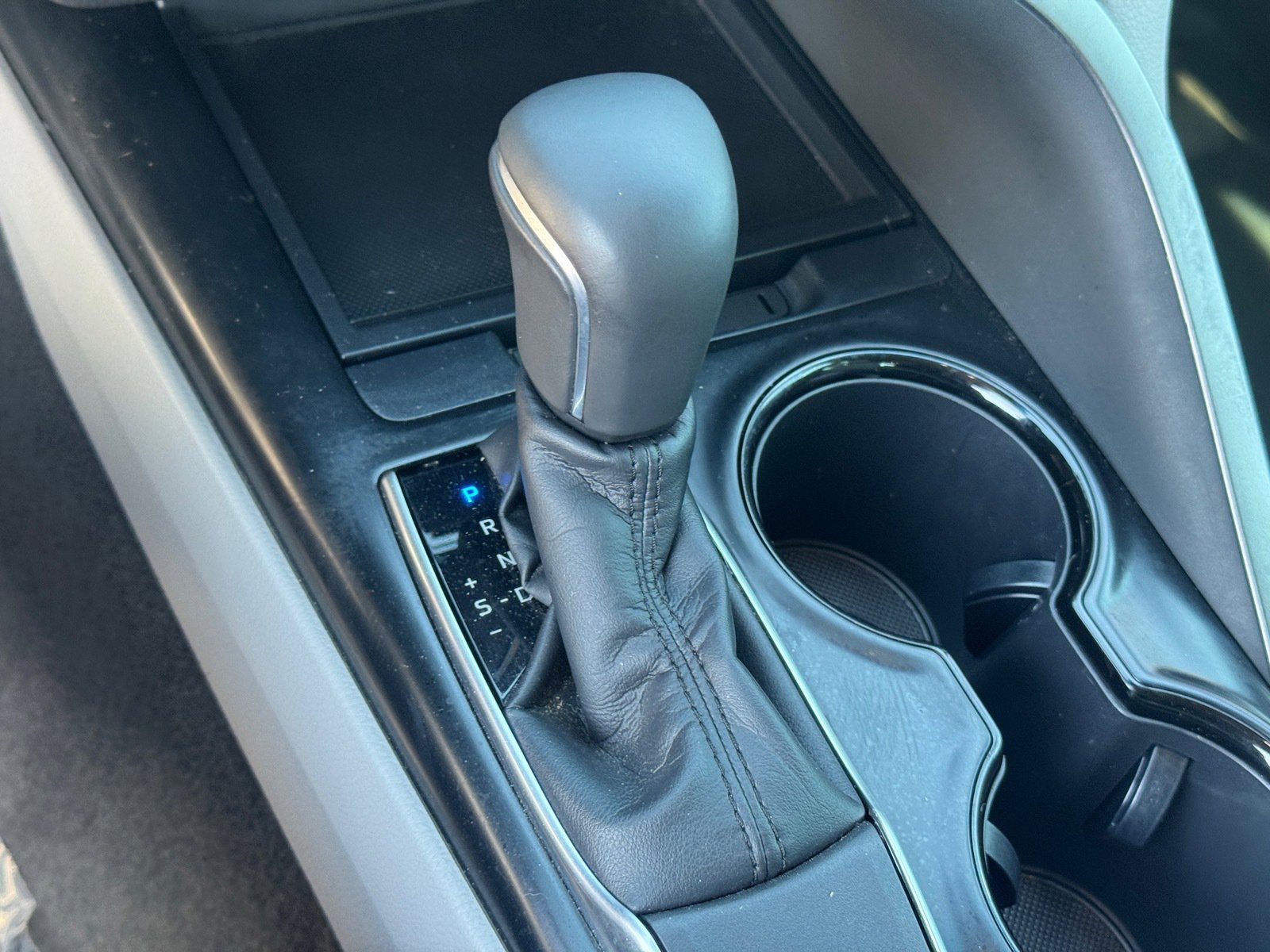 2018 Toyota Camry LE photo 25