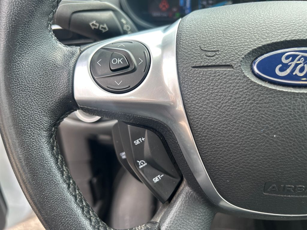2016 Ford C-Max Hybrid SE photo 16