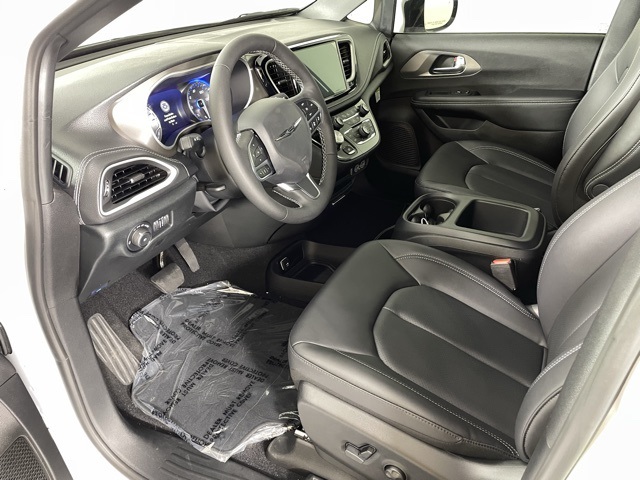 2025 Chrysler Pacifica photo 17