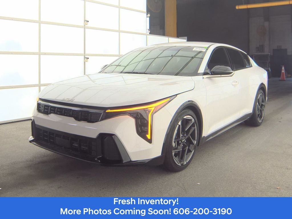 2025 Kia K4 GT-Line's photo