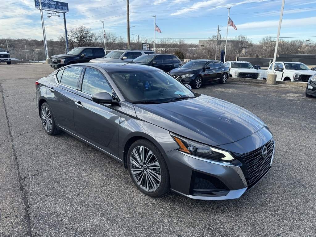 2024 Nissan Altima SL's photo