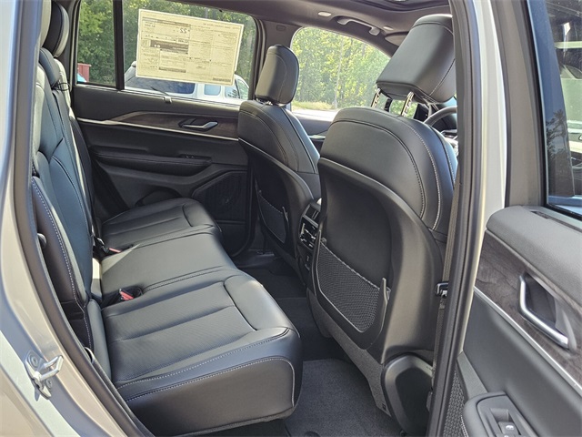 2025 Jeep Grand Cherokee Limited photo 13